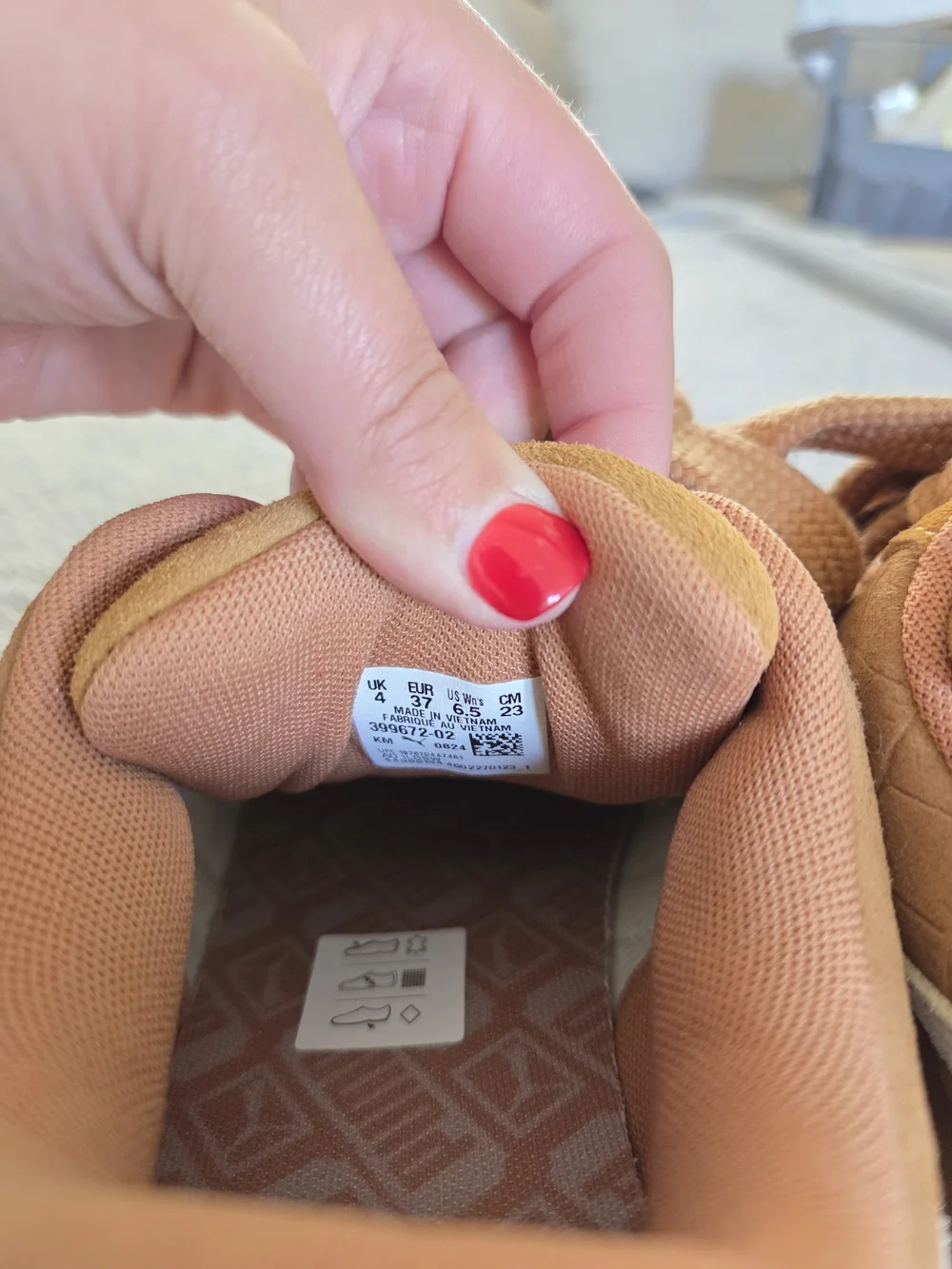 PUMA Woman's Size 6.5 Suede XL  Sneakers in Tan